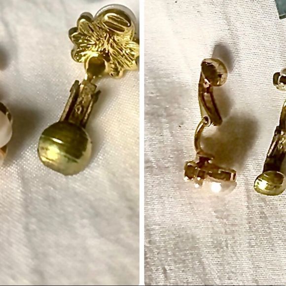 Vintage clip on earrings - 2 pair one gold tone -one silver tone - Picture 5 of 8